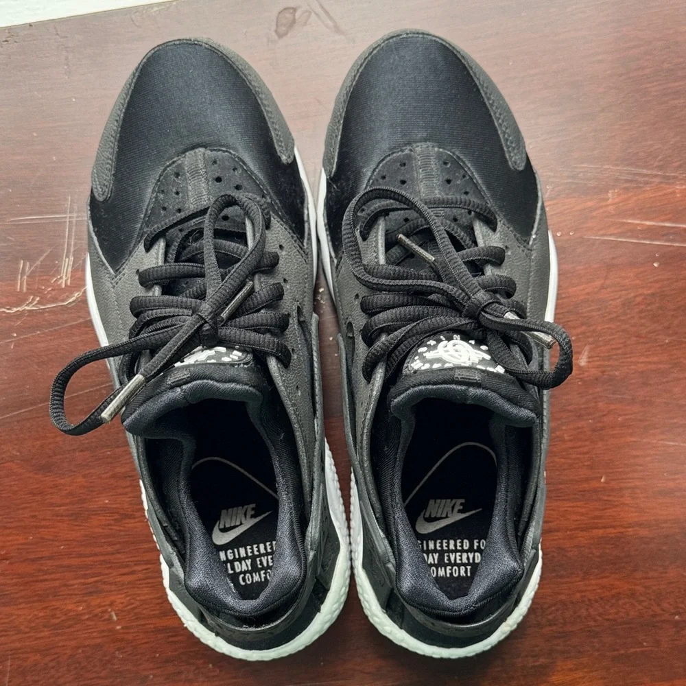 Women’s Nike Air Huaraches - Picture 3 of 8